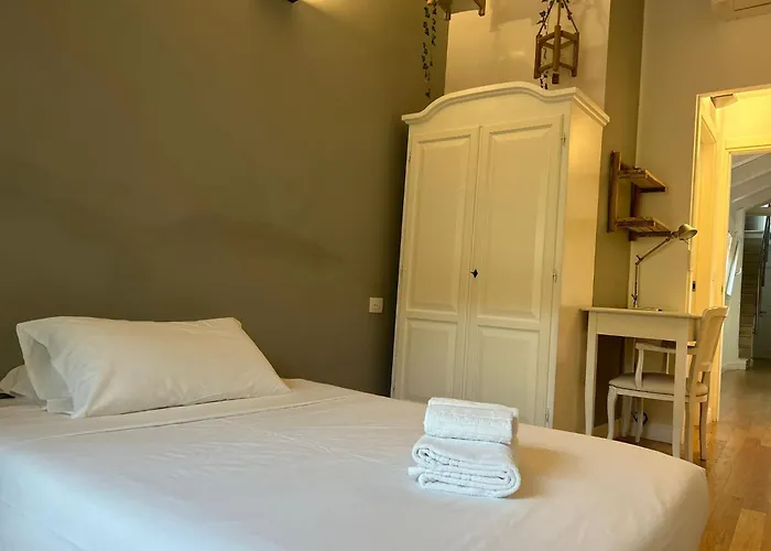 Cosmopolitan Central Rooms